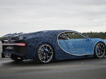 Bugatti Chiron z klock&oacute;w LEGO w skali 1:1